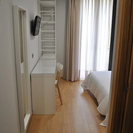 Hostal Universitat Cervera  Exteriör bild