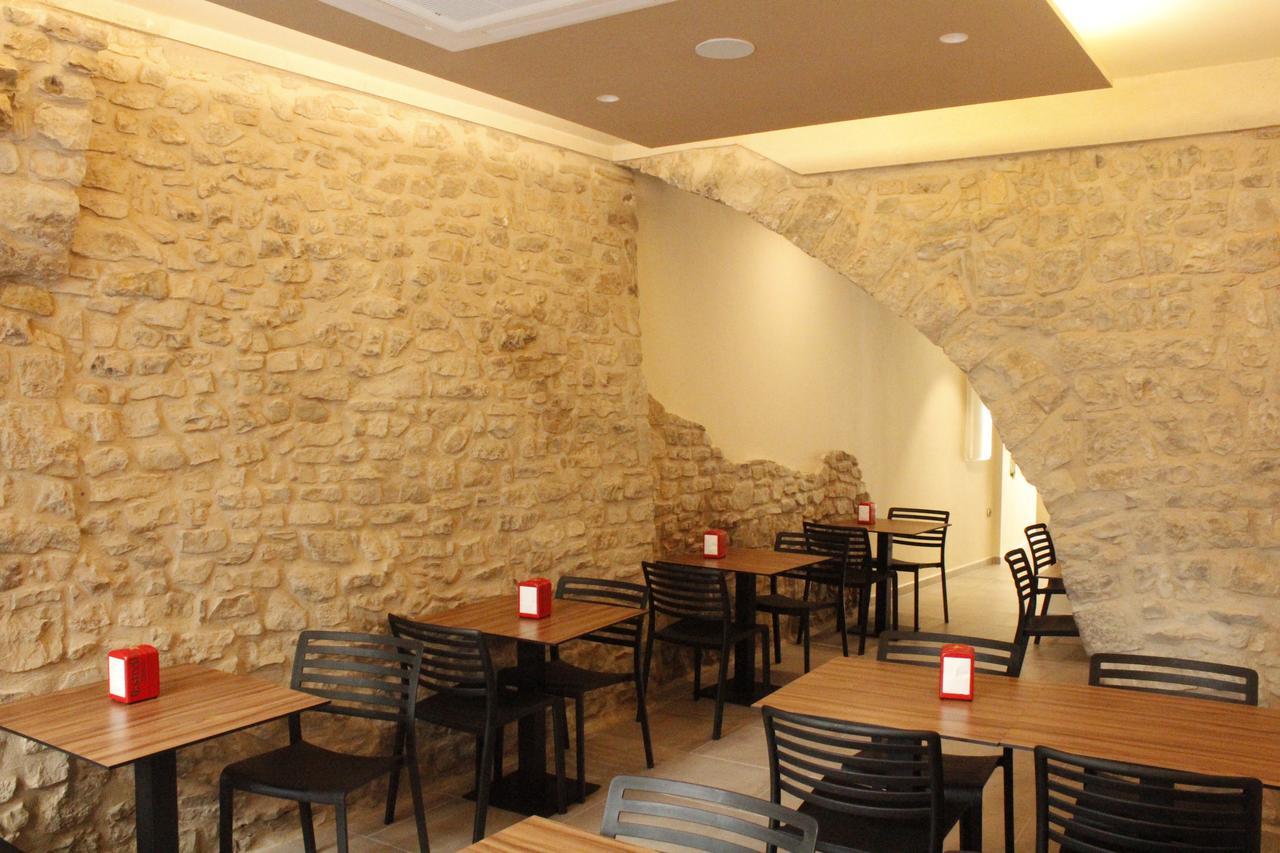 Hostal Universitat Cervera  Exteriör bild