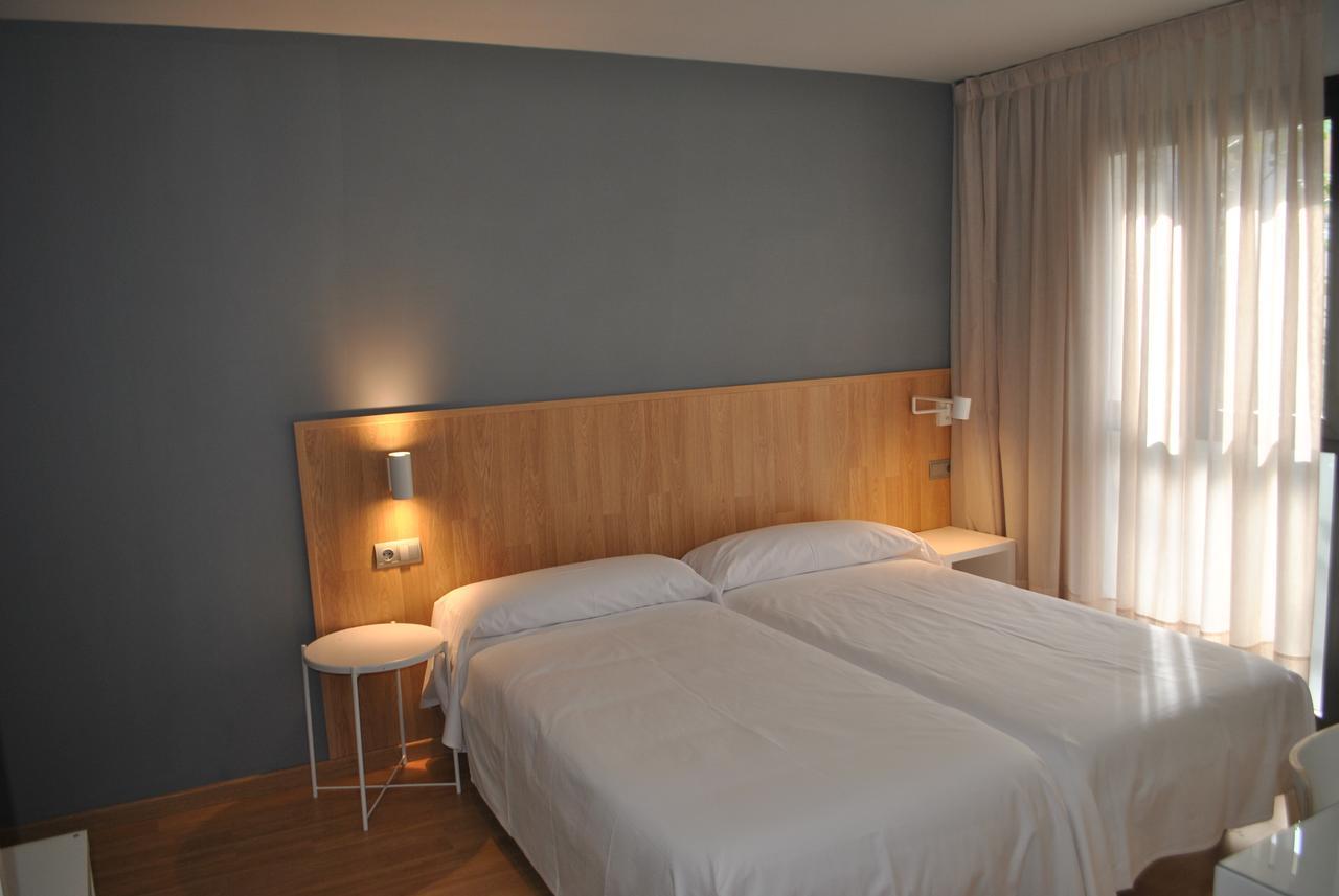 Hostal Universitat Cervera  Exteriör bild