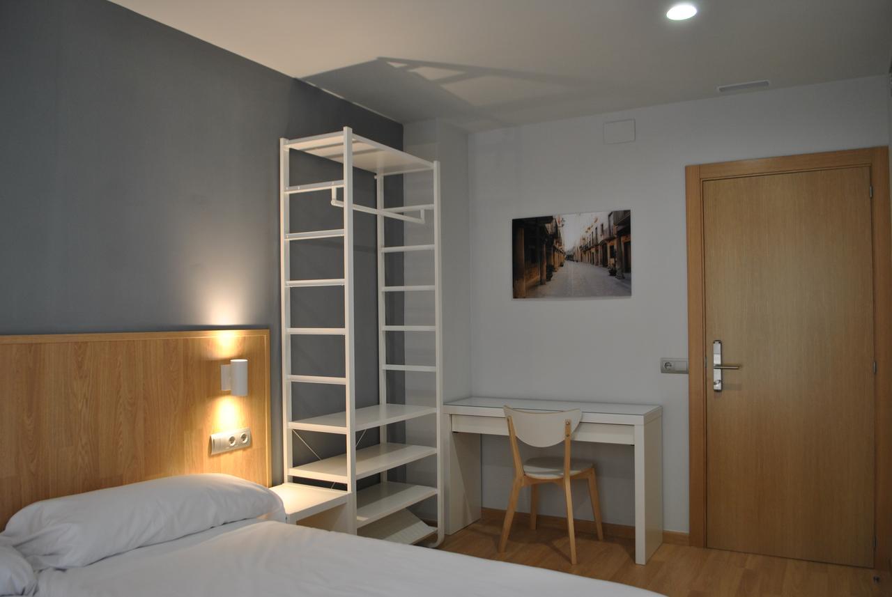 Hostal Universitat Cervera  Exteriör bild