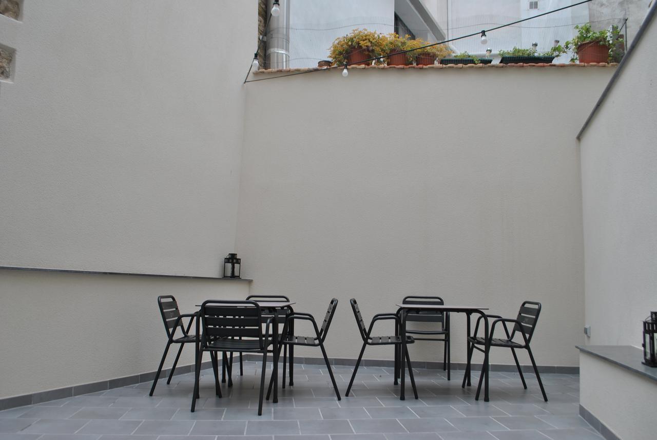 Hostal Universitat Cervera  Exteriör bild
