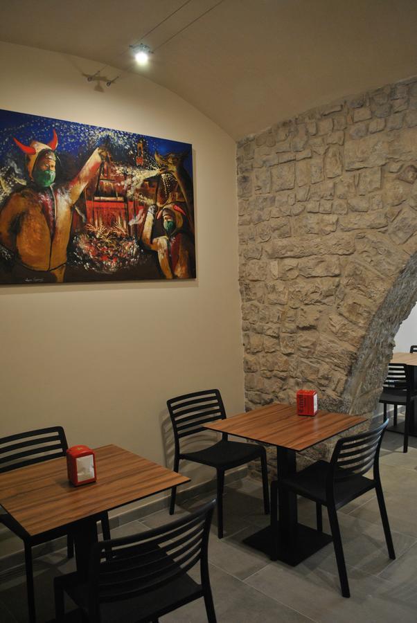 Hostal Universitat Cervera  Exteriör bild