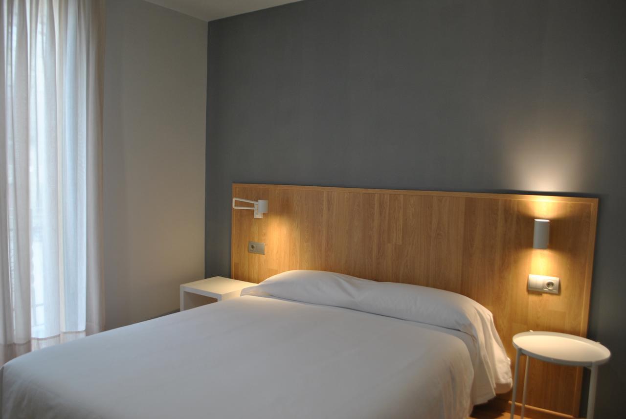 Hostal Universitat Cervera  Exteriör bild
