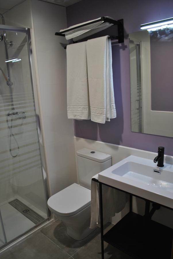 Hostal Universitat Cervera  Exteriör bild