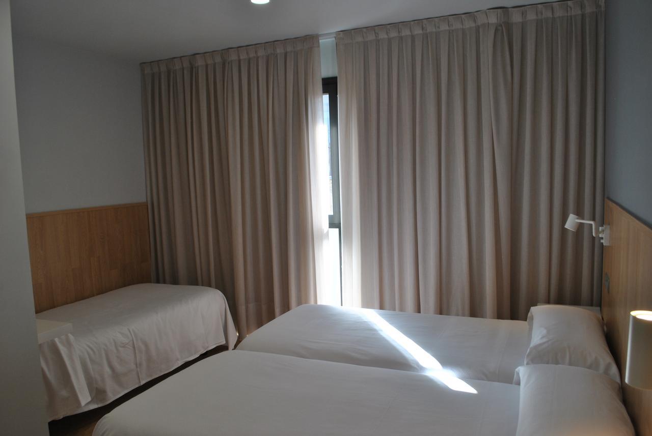 Hostal Universitat Cervera  Exteriör bild