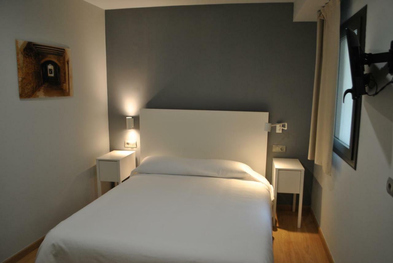 Hostal Universitat Cervera  Exteriör bild